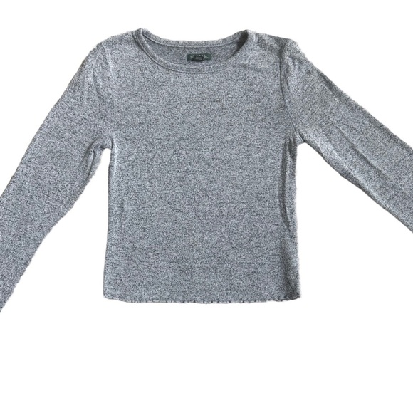 WILD FABLE LIGHT GRAY LONG SLEEVE CREWNECK TOP WITH WAVY HEM SIZE XS - Picture 2 of 7